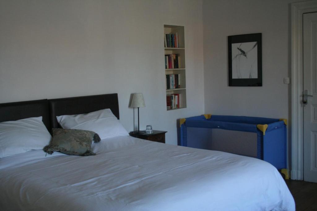 Bed and Breakfast Le Voltaire Airvault Pokoj fotografie
