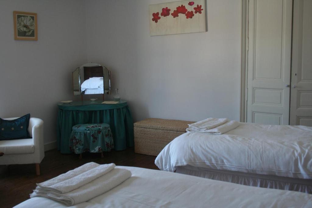 Bed and Breakfast Le Voltaire Airvault Pokoj fotografie